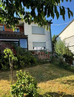 3-Familienhaus und Doppelhaushälfte und Nebengebäude - Friedberg