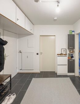 Schöne Zwei-Zimmer-Wohnung mit großem Balkon und Einbauküche (vermietet) in Neumünster - Neumünster