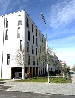 Hochwertige 2 Zimmerwohnung mit Balkon ,Tiefgarage und Einbauküche - München