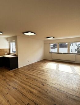 Moderne 4-Zimmer Etagenwohnung mit Balkon und Garage - Stuttgart