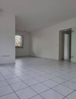 2,5 Zimmer mit Balkon in der 1. Etage, ruhiges 3-Familienhaus - Bochum