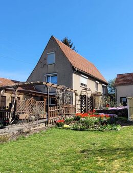 Willkommen im Blumenparadies! Hübsches Einfamilienhaus mit Nebengelass, in Staucha bei Riesa! - Stauchitz