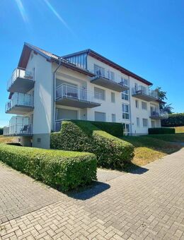 Wunderschöne, möblierte 2-Zimmer Ferienwohnung in einer begehrten Golfhotelanlage in Bad Bellingen - Bad Bellingen