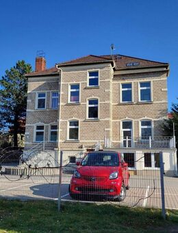 repräsentatives Wohn-und Geschäfts (Ärzte)- Haus mit ausreichend Parkplätzen und Garten mit Pool - Teutschenthal