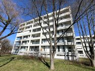 Frei! 3-Zimmer-Dachgeschosswohnung mit großer Terrasse und Blick in die Berge in München-Gerberau - München