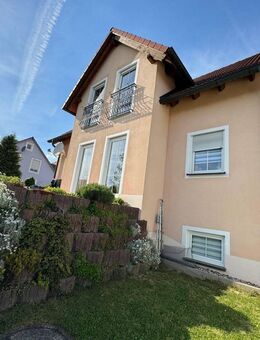 RESERVIERT!! EFH mit viel Platz hinter solider Fassade ** Sonnenverwöhnte Höhenlage ** Keller * Kamin - Störnstein
