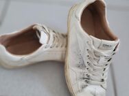 Sehr gute getragene Sneaker Gr. 39 - Laage