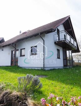 Familienfreundliches Haus mit großem Garten, Terrasse und viel Stauraum - Oberrot