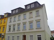 Preiswerte 1,5-Zimmer-Wohnung mit neuem Laminat und Balkon in der Riesaer Innenstadt - Riesa