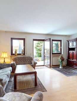 Familienfreundliches Einfamilienhaus mit Doppelgarage und zusätzlichem Baugrundstück - Frankfurt (Main)