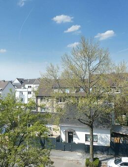 Über den Dächern von Heißen! Schöne 3-Raum-Dachgeschosswohnung mit Dachterrasse - Mülheim (Ruhr)