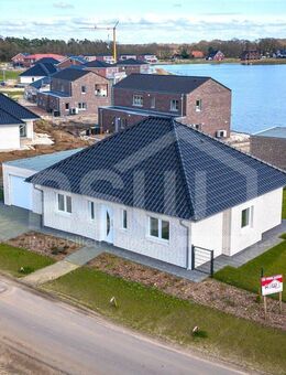 Traumhaftes Wohnen am See! ebenerdiger Neubau-Bungalow Kfw40 mit Luftwärmepumpe komplett eingezäunt! - Herzlake