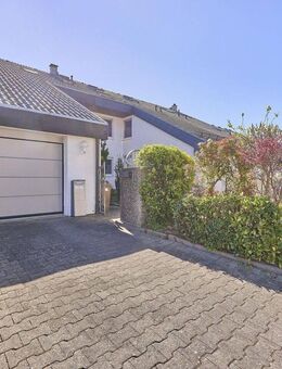 PROVISIONSFREIES Familienglück: Einfamilienhaus mit Einliegerwohnung, Garten und Garage - Durmersheim