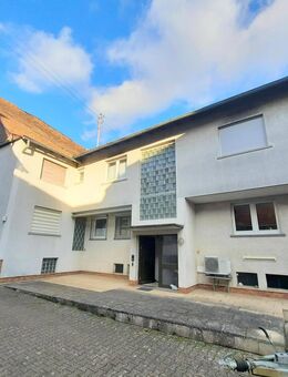 Großes Zweifamilienhaus mit tollem Gartengrundstück - Wörth (Rhein)