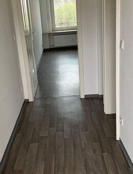 Renovierte und geräumige 1-Zimmer-Wohnung mit Einbauküche im Stadtteil Rennweg - Sulzbacher Straße - Nürnberg