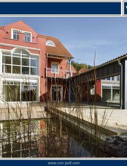 Exklusive Villa mit Schwimmhalle - Gundelsheim (Bayern)