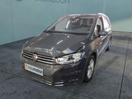 VW Touran, 2.0 TDI Comfortline, Jahr 2023 - München