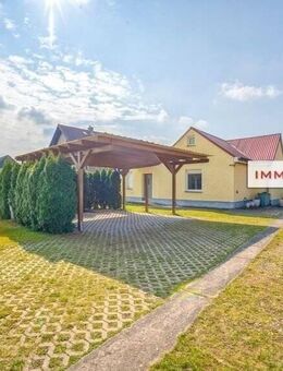 IMMOBERLIN.DE - Ideal ausgerichtetes Grundstück mit Einfamilienhaus & Bungalow - Ahrensfelde