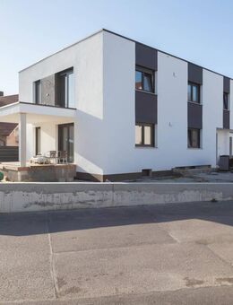 Neues Zweifamilienhaus mit Garten in Großmehring - Großmehring