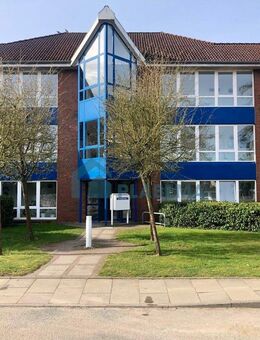 Moderne 4-Zimmer-Wohnung mit Einbauküche & Dachterrasse in Friedrichsthal - Schwerin