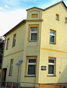 Großes Zweifamilienhaus mit kleinem Garten, Pool und Garage - Barby (Elbe)