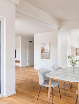 Erstbezug in Maxhof. Exklusive Wohnung im obersten Stock mit 3 Balkonen und Solaranlage. - München