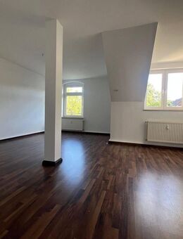 inkl. EBK - gemütliche Dachschrägen - Kirschbaum-Laminat! - Chemnitz