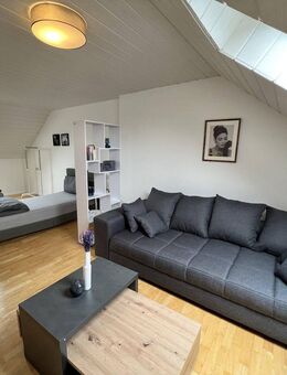 Modern möblierte 2,5-Zimmer-Wohnung in Eislingen - mit Balkon & Garage - Eislingen (Fils)