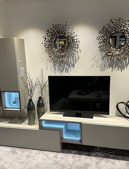 Hülsta Tetrim! Wohnwand.Neu. Sideboard. Vitrine. Sofa. Möbel. - Schloß Holte-Stukenbrock