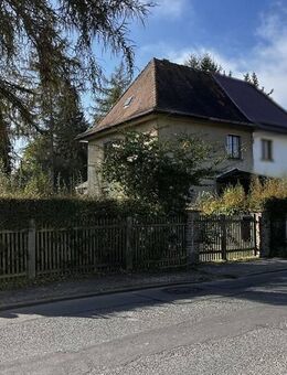 Leipzig-Mölkau: DHH als Stadtvilla mit ca. 1.462 m² großem Grundstück, Garage, Werkstatt - Leipzig