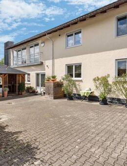 Provisionsfrei: Renoviertes EFH mit bildschönem Blick in den grünen Garten & weitläufigem Grundstück - Memmingen