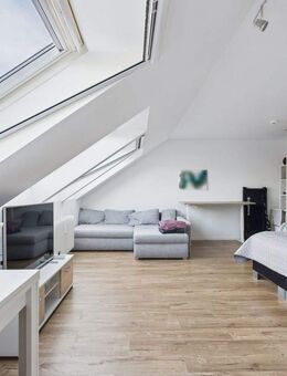 Helle Dachgeschosswohnung mit neuer Küche & Bad - perfekt für Singles und Anleger! - Saarbrücken