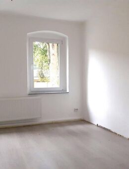 ERSTBEZUG NACH SANIERUNG! 3R-Wohnung mitten im Grünen, ca. 80 m², Stellplatz (EBK) - Oederan