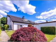 Sehr schöne DG-Eigentumswohnung mit Kamin, Loggia, Garten, Garage - Achern