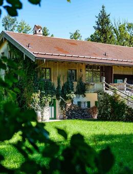 DENKMALGESCHÜTZTER HOF IN SONNIGER LAGE, GAIßACH-OBERGRIES - Gaißach