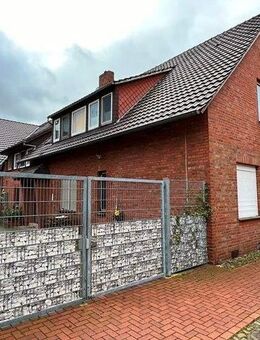 Zweifamilienhaus mit Nebengebäuden - Steyerberg