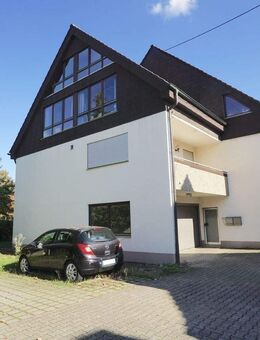 Geräumige 2 Familien-Doppelhaushälfte mit 2 Garagen und 2 Pkw-Stellplätzen in der Ortsmitte - Wannweil