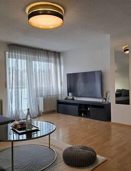 Gepflegte und helle 4-Zimmer-Dachgeschosswohnung mit Balkon und zwei Stellplätzen - Wörth (Rhein)