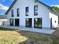 Neubau Erstbezug: Zwei Doppelhaushälften in zentraler Lage Nidderaus - Nidderau