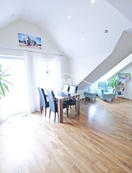 Gepflegte 2-Zimmer-Dachgeschoss-Whg. mit EBK, Aufzug u. TG-Stellplatz in bester Lage von Beilngries - Beilngries