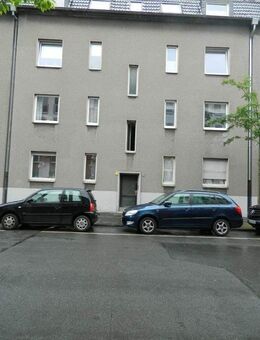 Renovierte, teilsanierte Wohnung mit zwei Zimmern in Duisburg-Neudorf - Duisburg