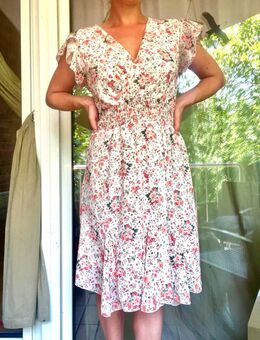 Süßes Blumenkleid / Größe 38 - Wipperfürth (Hansestadt)