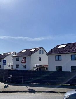 + Doppelhaushälfte mit schönem Gartengrundstück + Carport + - Steinhagen (Landkreis Vorpommern-Rügen)