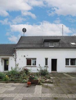 Charmantes Bauernhaus mit kleiner Hofanlage, Nebengebäuden und vielen Nutzungsmöglichkeiten - Rommerskirchen