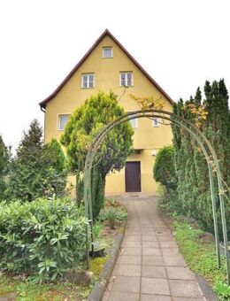 Denkmal ehem. Forsthaus, Nebenhaus und 4 Garagen - Buckenhof