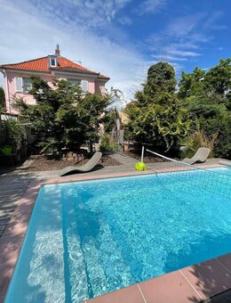exklusive Stadtvilla mit Pool - Kandel