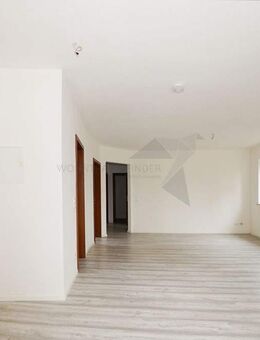 Geräumige, NEU renovierte 3-Raum-Wohnung in Meerane - Meerane