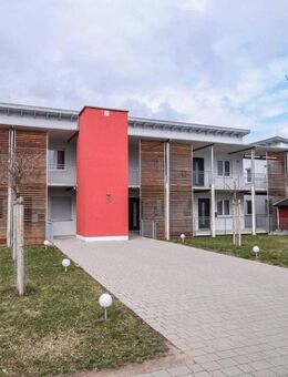 Stilvolle Barrierefreie 2-Zi.-EG-Whg. - ruhige Lage, Balkon, Parkett, Aufzug, Carport - Weisendorf