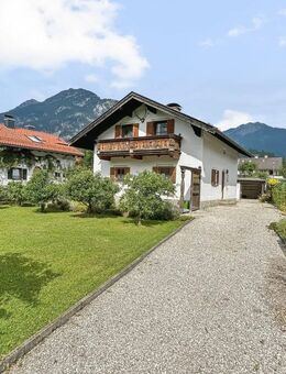 Garmisch: Gepflegtes Zwei- bis Dreifamilienhaus in ruhiger, sonniger Wohnlage - Garmisch-Partenkirchen