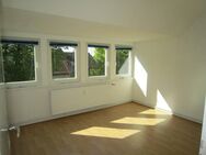 Sonnige renovierte 3-Zimmer Dachgeschosswohnung (2. OG) mit großem Gartenanteil Moritzberg / nur schriftliche Anfragen (siehe allgemeine Hinweise!!!) - Hildesheim